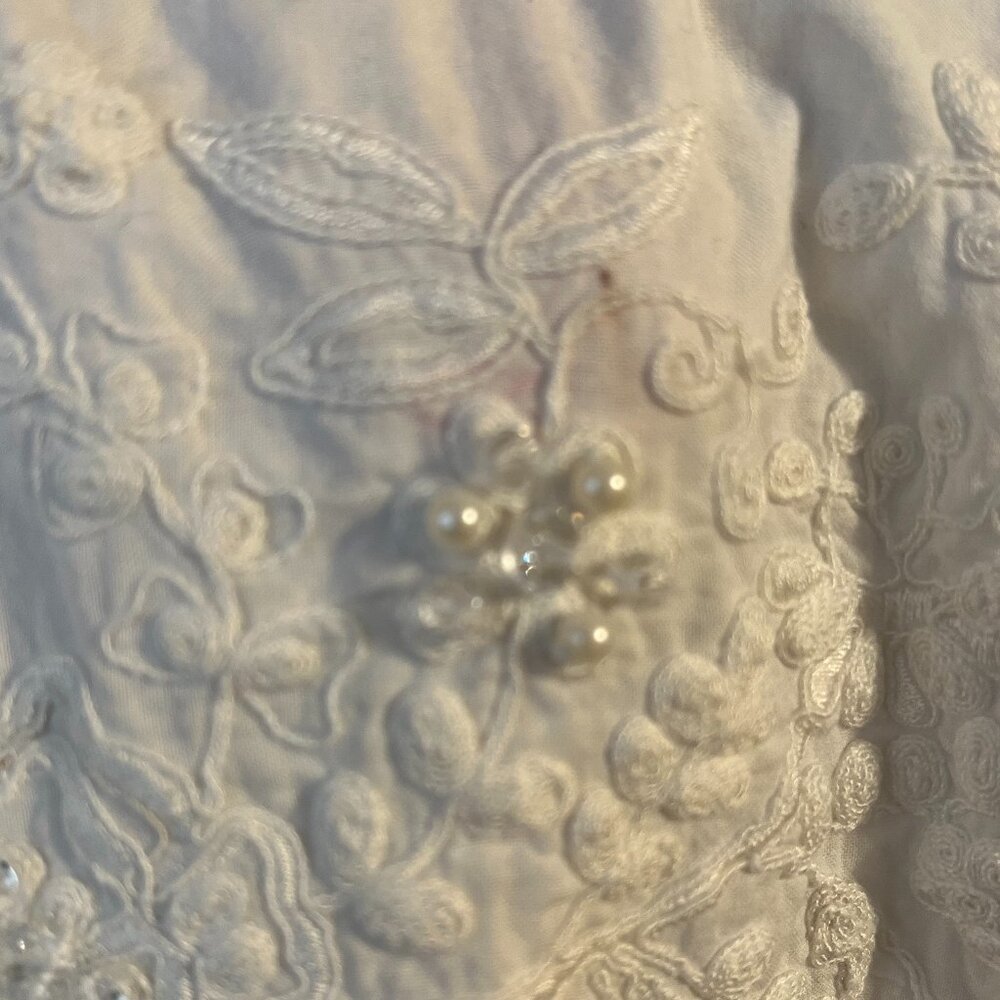 Delicate All-white Ruffled Cotton Top - Picture 8 of 9